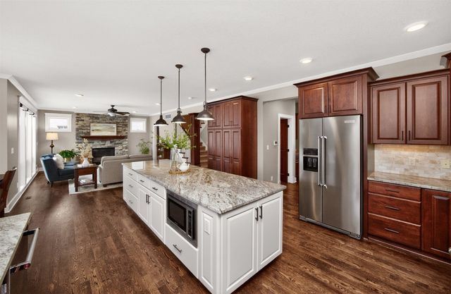 4812 160th Street, Urbandale, IA 50323