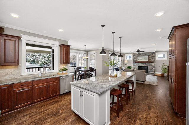 4812 160th Street, Urbandale, IA 50323