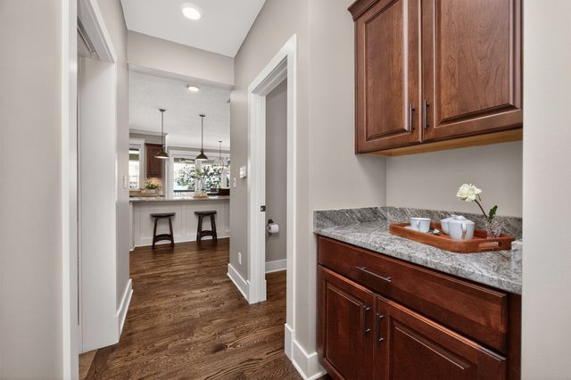 4812 160th Street, Urbandale, IA 50323