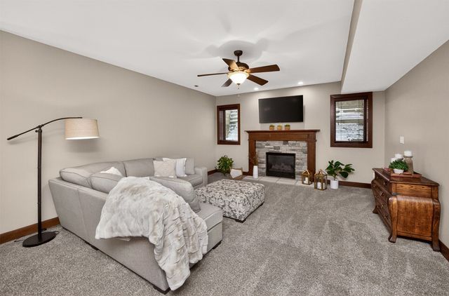 4812 160th Street, Urbandale, IA 50323