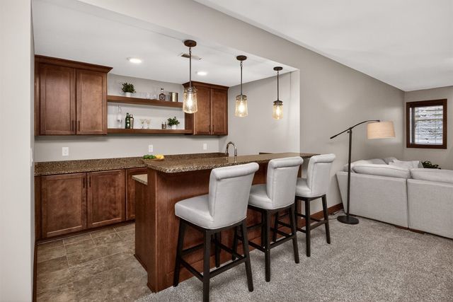 4812 160th Street, Urbandale, IA 50323