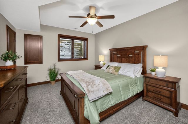 4812 160th Street, Urbandale, IA 50323