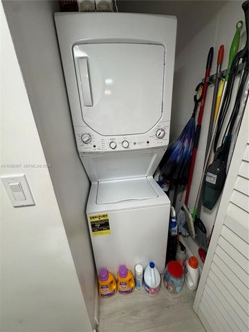 900 Colony Point Cir 218, Pembroke Pines, FL 33026