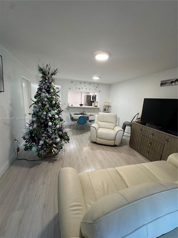 900 Colony Point Cir 218, Pembroke Pines, FL 33026