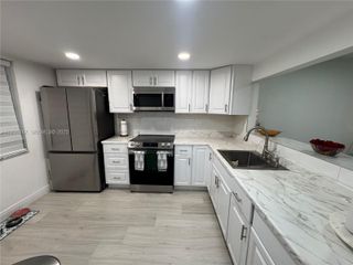 900 Colony Point Cir 218, Pembroke Pines, FL 33026