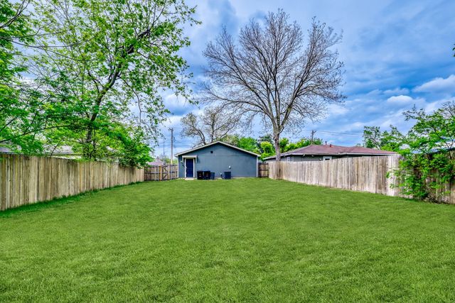 1123 Division Street, Greenville, TX 75401