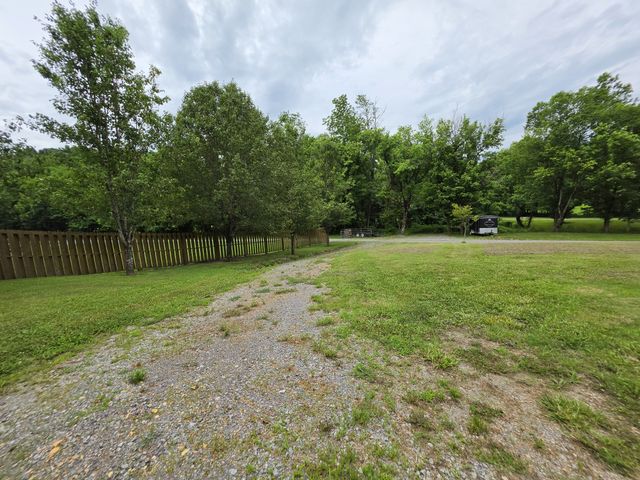 448 Osage Ln, Bradyville, TN 37026