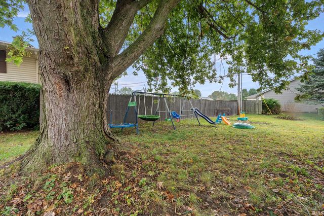 241 Tweedwood Drive, New Haven, IN 46774