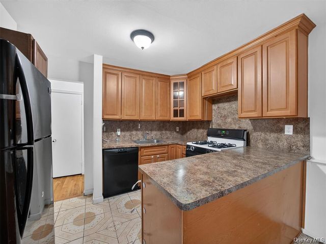 81 Kearsing Parkway A, Monsey, NY 10952
