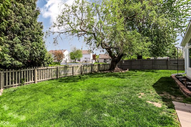 9658 Fireside Lane, Fishers, IN 46038