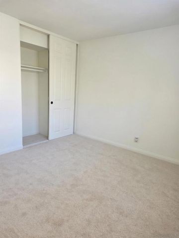 11850 Caminito Ronaldo 233, San Diego, CA 92128