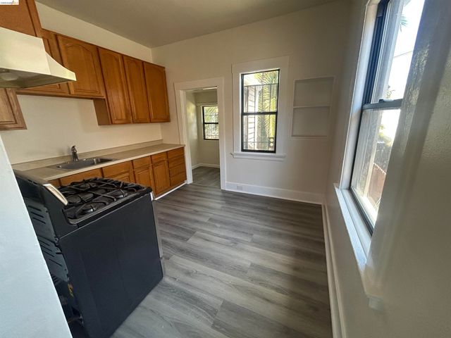 2606 E 20Th St, Oakland, CA 94601