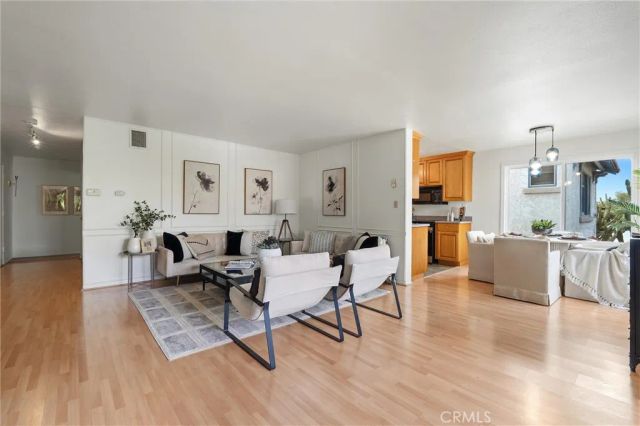 372 Carroll East 201, Long Beach, CA 90814