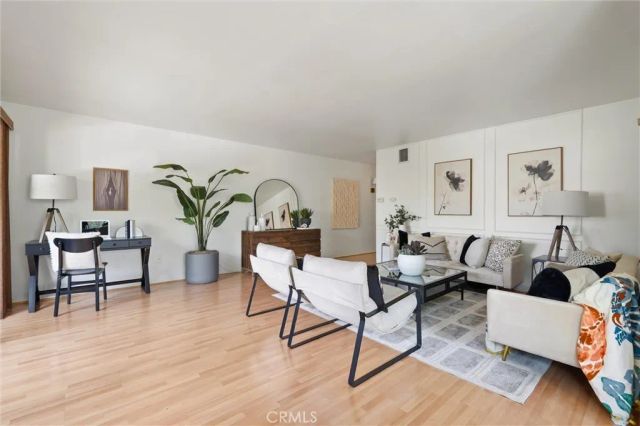 372 Carroll East 201, Long Beach, CA 90814