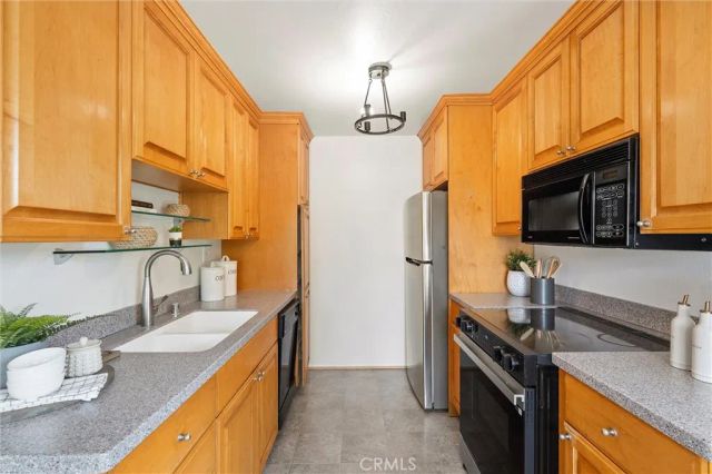 372 Carroll East 201, Long Beach, CA 90814