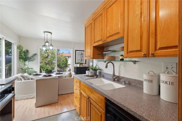372 Carroll East 201, Long Beach, CA 90814