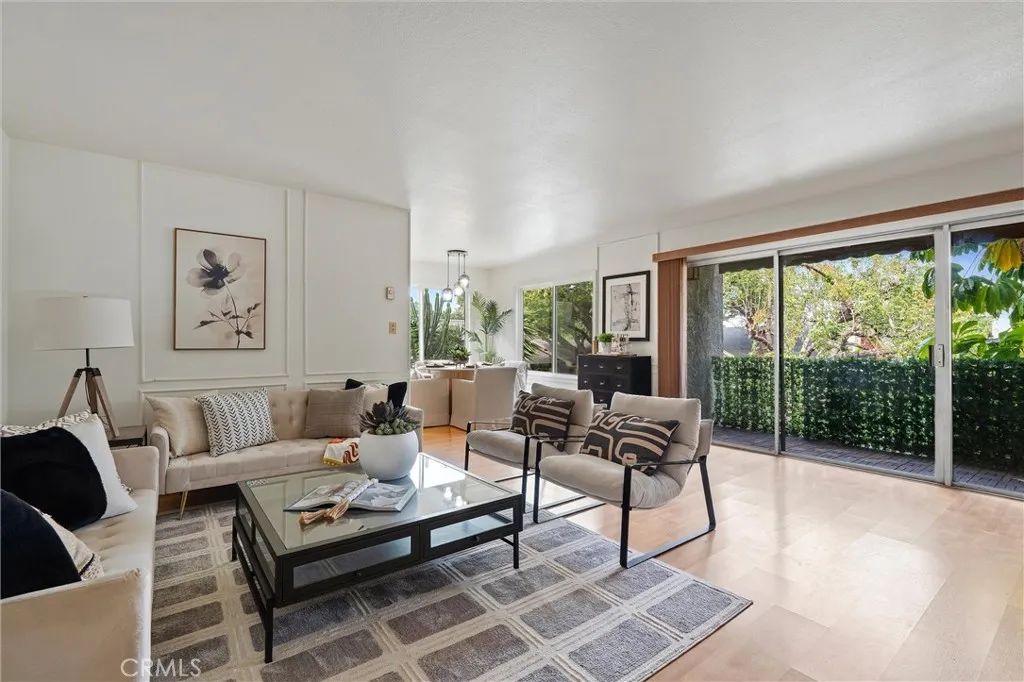 372 Carroll East 201, Long Beach, CA 90814