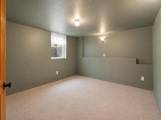 37 Firehouse Lane, Shady Cove, OR 97539