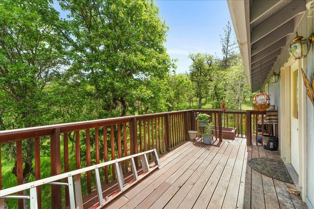 37 Firehouse Lane, Shady Cove, OR 97539
