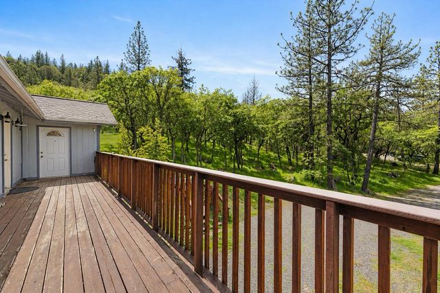 37 Firehouse Lane, Shady Cove, OR 97539