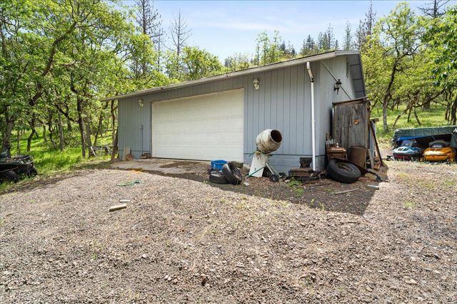 37 Firehouse Lane, Shady Cove, OR 97539