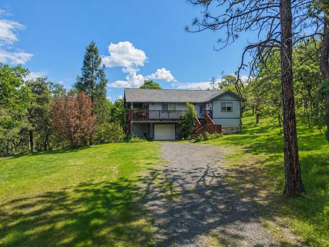 37 Firehouse Lane, Shady Cove, OR 97539