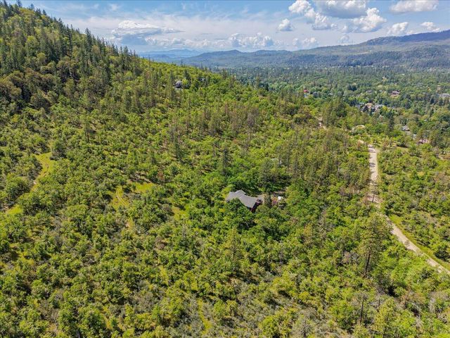 37 Firehouse Lane, Shady Cove, OR 97539