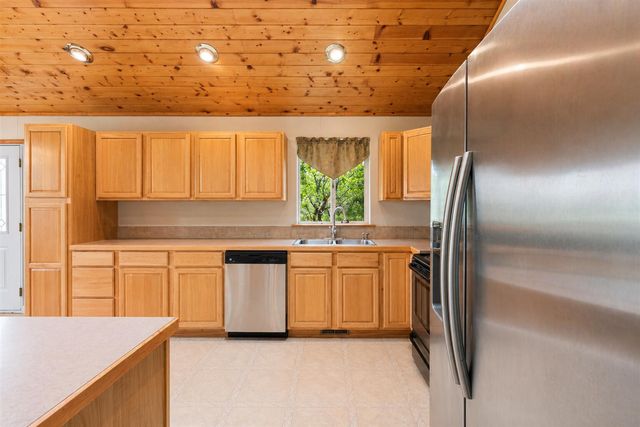 37 Firehouse Lane, Shady Cove, OR 97539