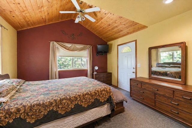 37 Firehouse Lane, Shady Cove, OR 97539