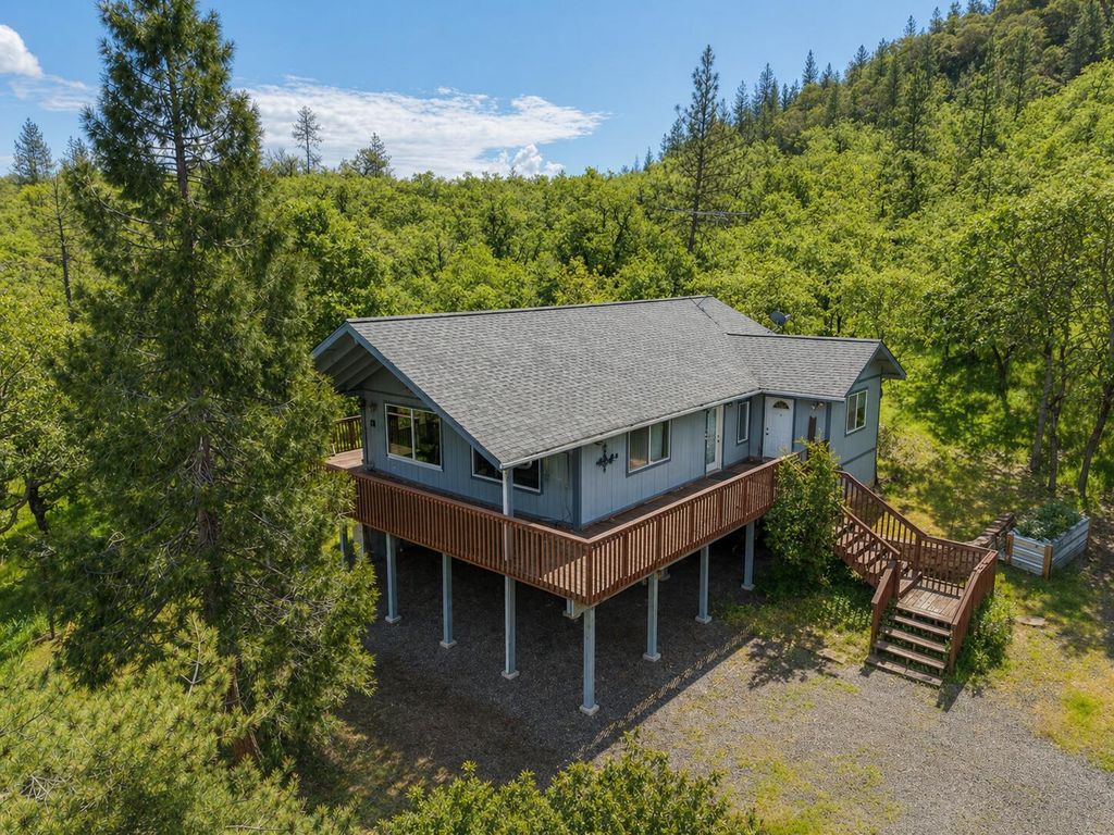 37 Firehouse Lane, Shady Cove, OR 97539