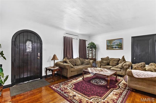 3926 Dunnica Avenue, St Louis, MO 63116