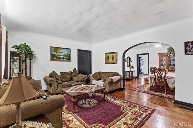 3926 Dunnica Avenue, St Louis, MO 63116