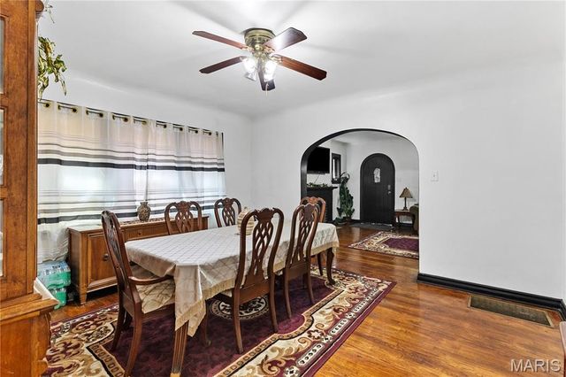 3926 Dunnica Avenue, St Louis, MO 63116