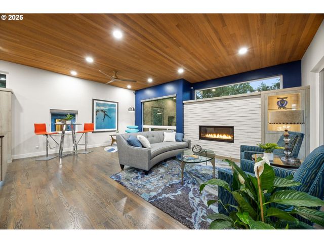 3115 Sw BENNINGTON Dr, Portland, OR 97205