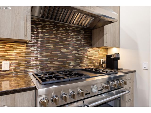 3115 Sw BENNINGTON Dr, Portland, OR 97205