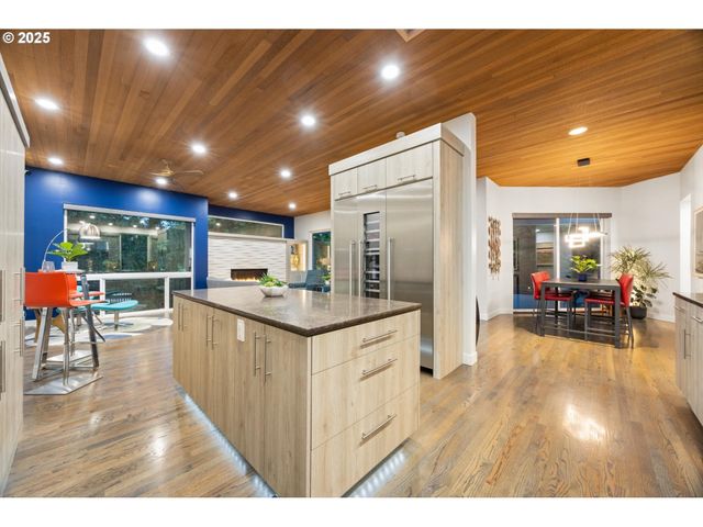 3115 Sw BENNINGTON Dr, Portland, OR 97205