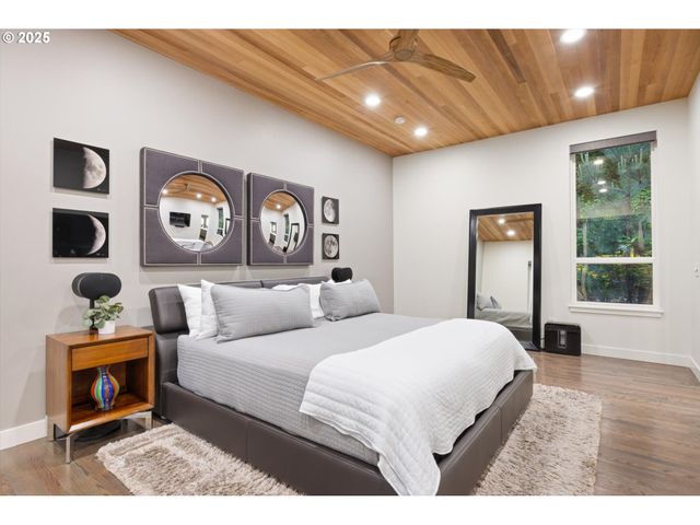 3115 Sw BENNINGTON Dr, Portland, OR 97205