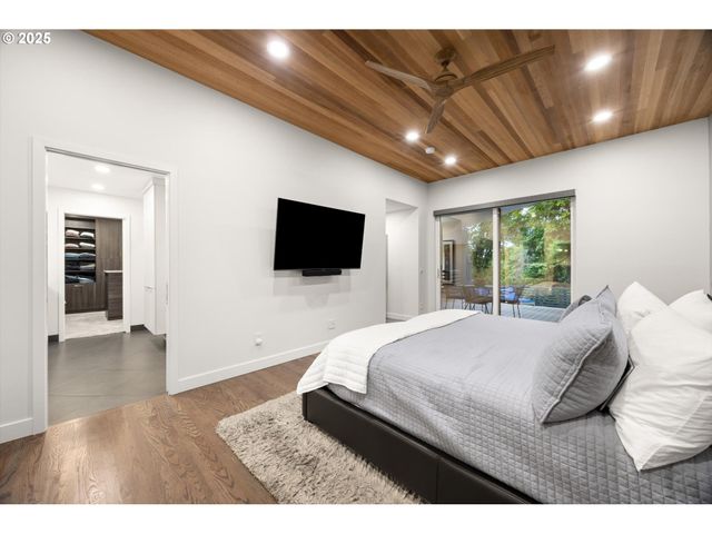 3115 Sw BENNINGTON Dr, Portland, OR 97205