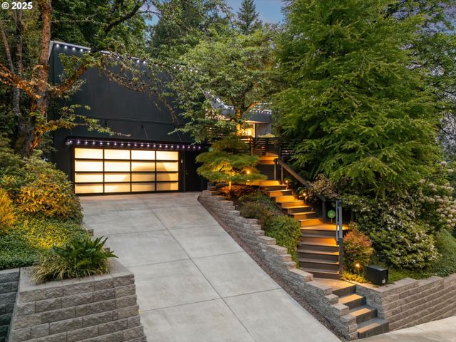 3115 Sw BENNINGTON Dr, Portland, OR 97205