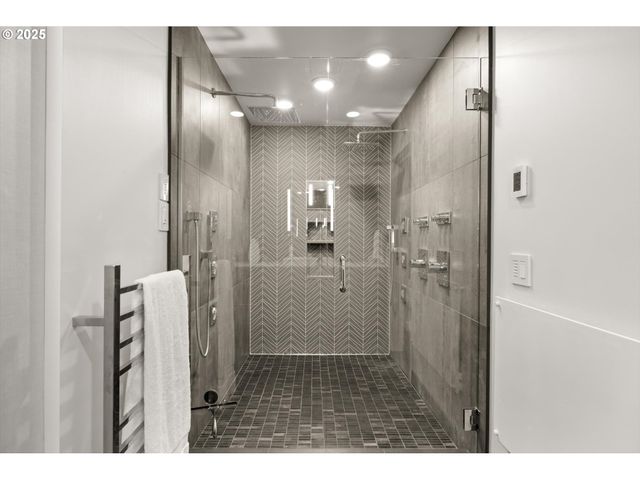 3115 Sw BENNINGTON Dr, Portland, OR 97205