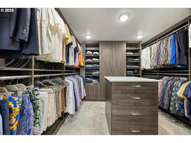 3115 Sw BENNINGTON Dr, Portland, OR 97205