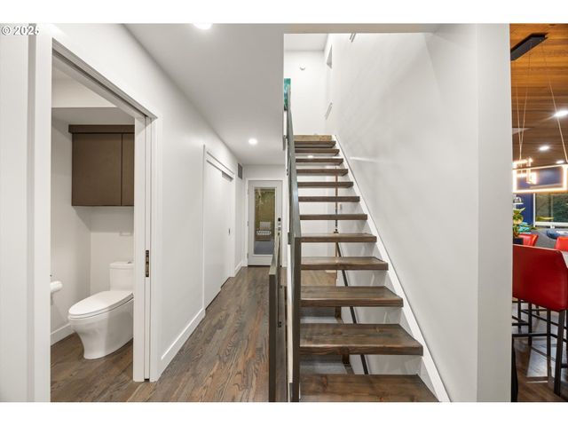 3115 Sw BENNINGTON Dr, Portland, OR 97205