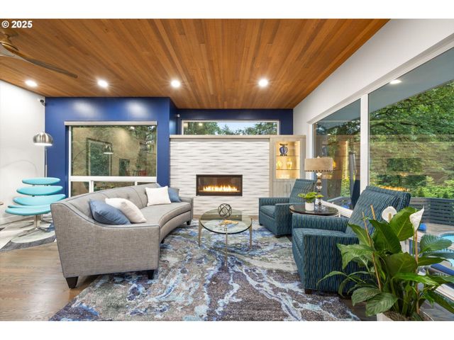 3115 Sw BENNINGTON Dr, Portland, OR 97205