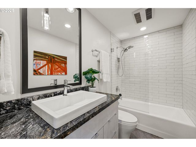 3115 Sw BENNINGTON Dr, Portland, OR 97205