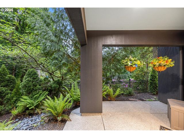 3115 Sw BENNINGTON Dr, Portland, OR 97205