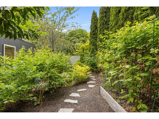 3115 Sw BENNINGTON Dr, Portland, OR 97205