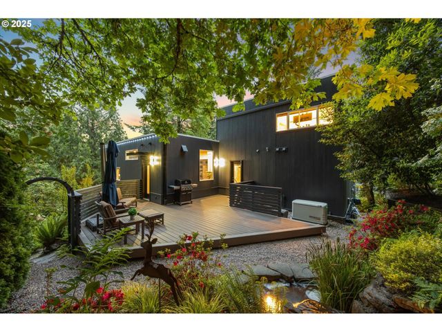 3115 Sw BENNINGTON Dr, Portland, OR 97205