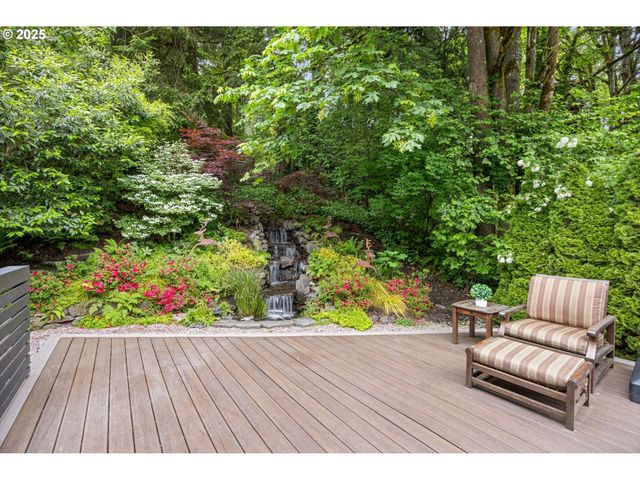 3115 Sw BENNINGTON Dr, Portland, OR 97205