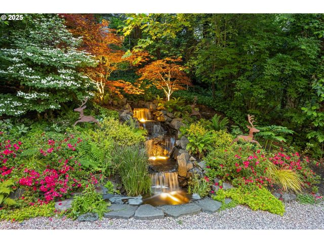 3115 Sw BENNINGTON Dr, Portland, OR 97205