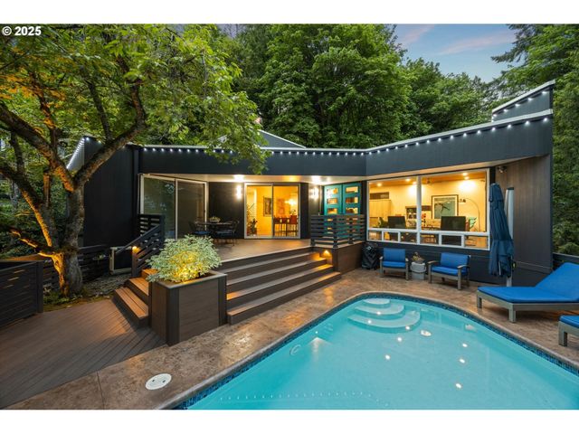 3115 Sw BENNINGTON Dr, Portland, OR 97205